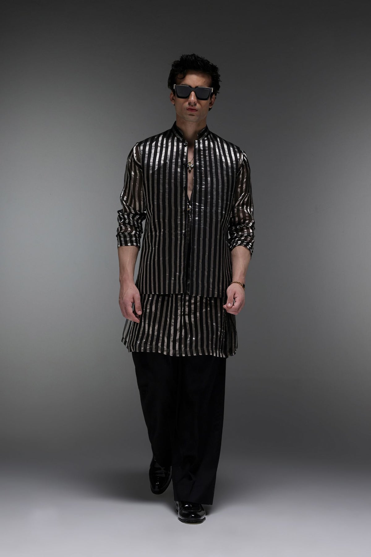 Loom - Hand Embroidered Designer Bundi With Kurta - Black